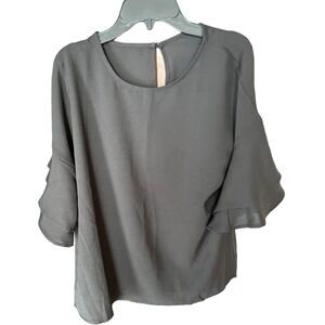 Women’s size medium flow top
